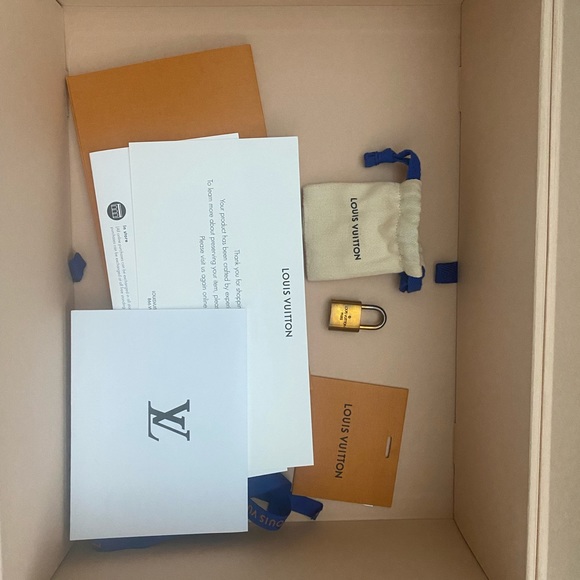 Louis Vuitton Alma BB bag - Picture 2 of 15